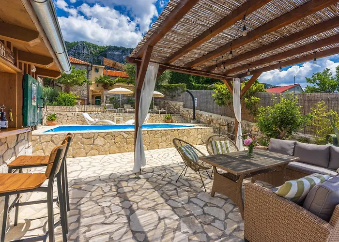 Villa Cocoon - Vacation Home With Heated Pool & Garden