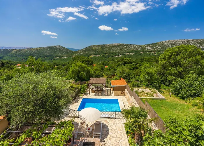 Villa Cocoon - Vacation Home With Heated Pool & Garden