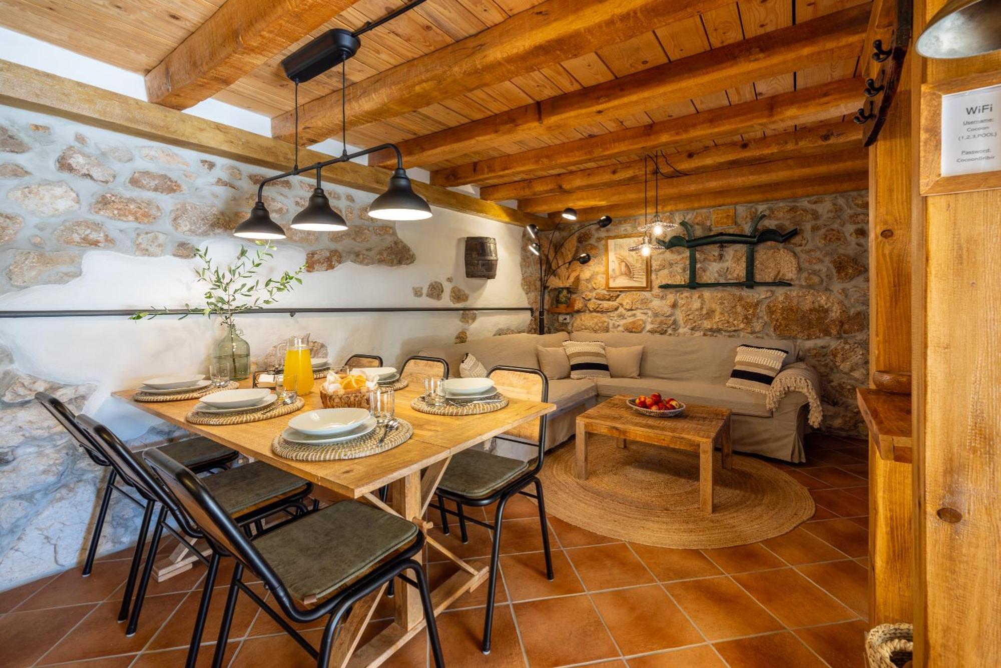 Cocoon - Vacation With Heated Pool & Garden Vila