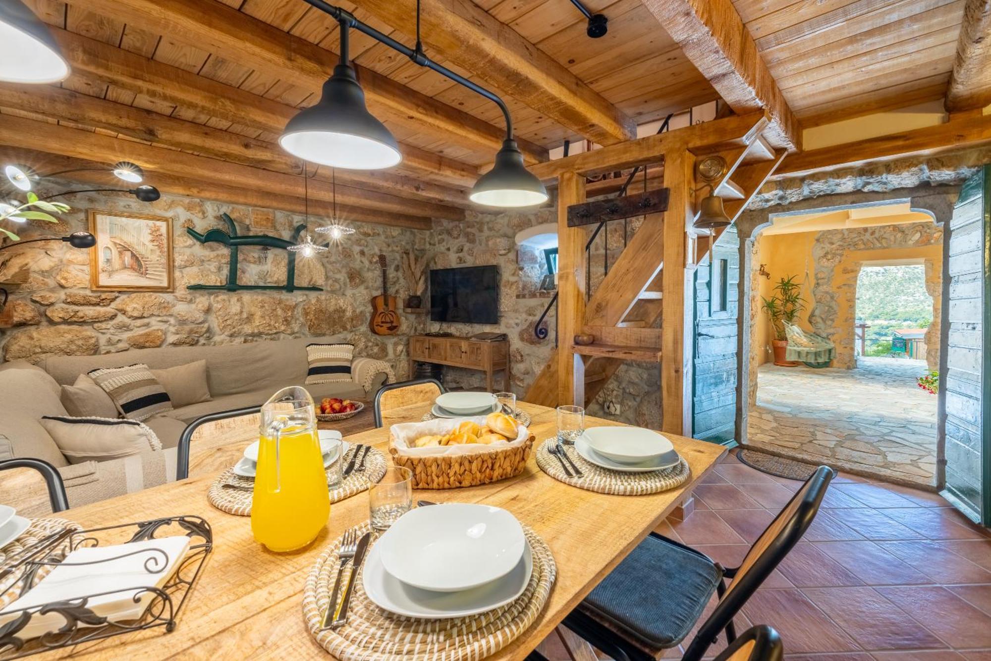 Cocoon - Vacation With Heated Pool & Garden Vila