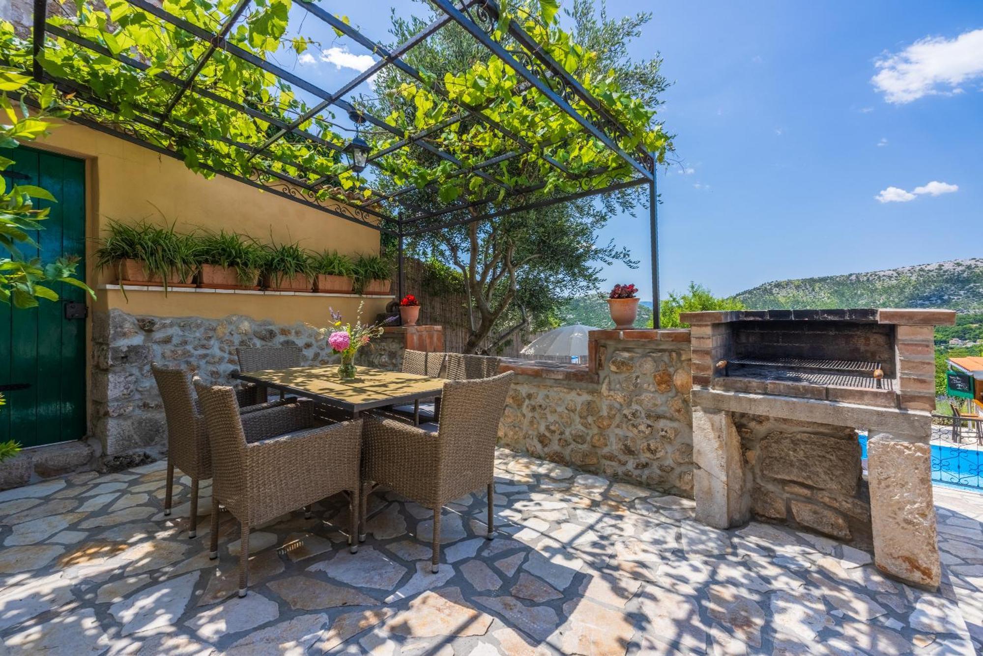 Cocoon - Vacation With Heated Pool & Garden Vila