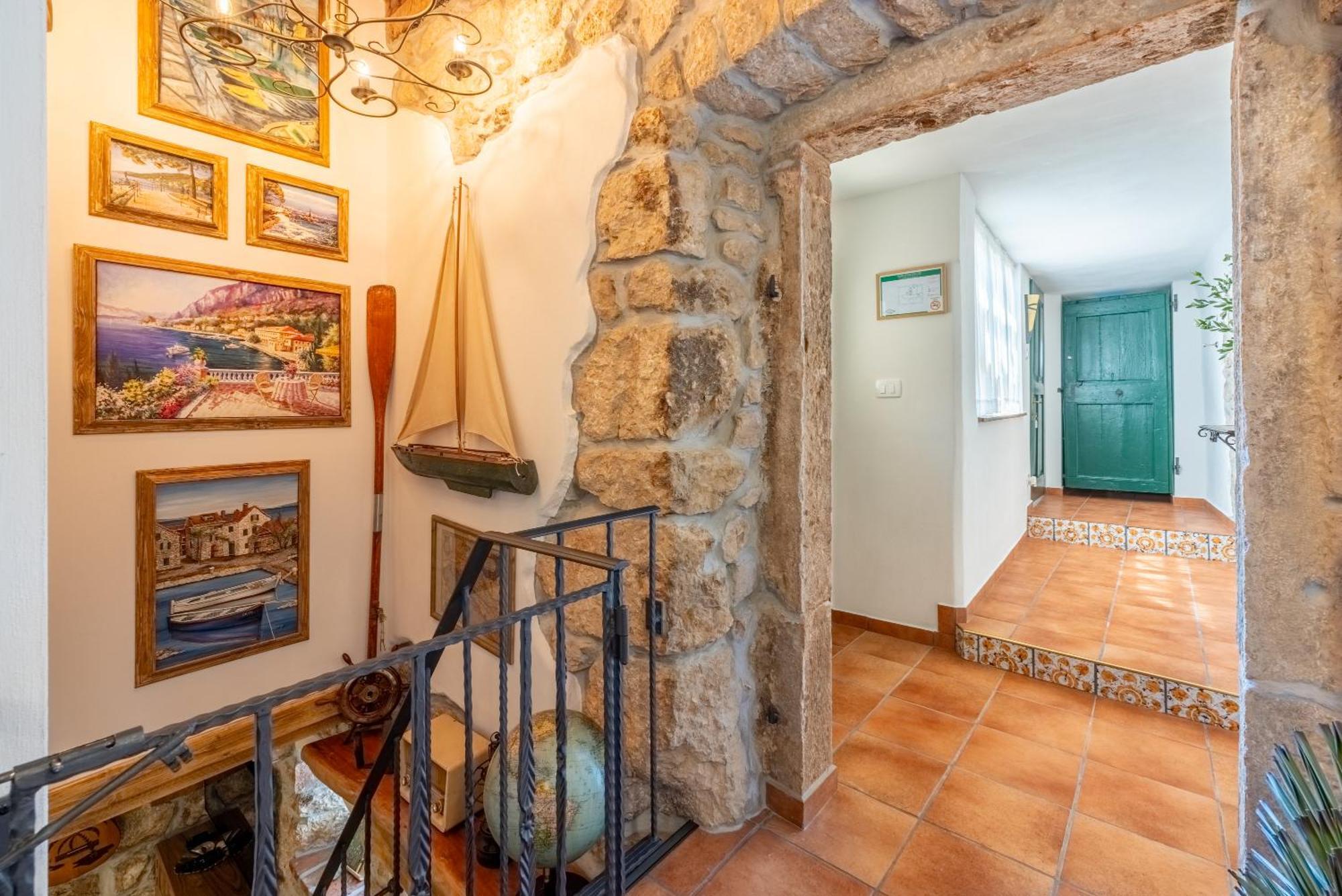 Vila Cocoon - Vacation With Heated Pool & Garden *