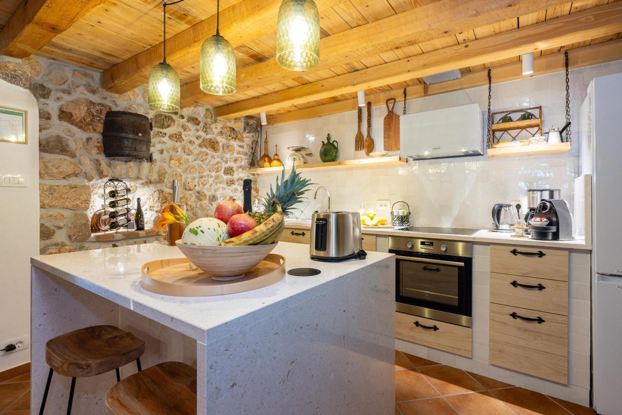 Cocoon - Vacation With Heated Pool & Garden