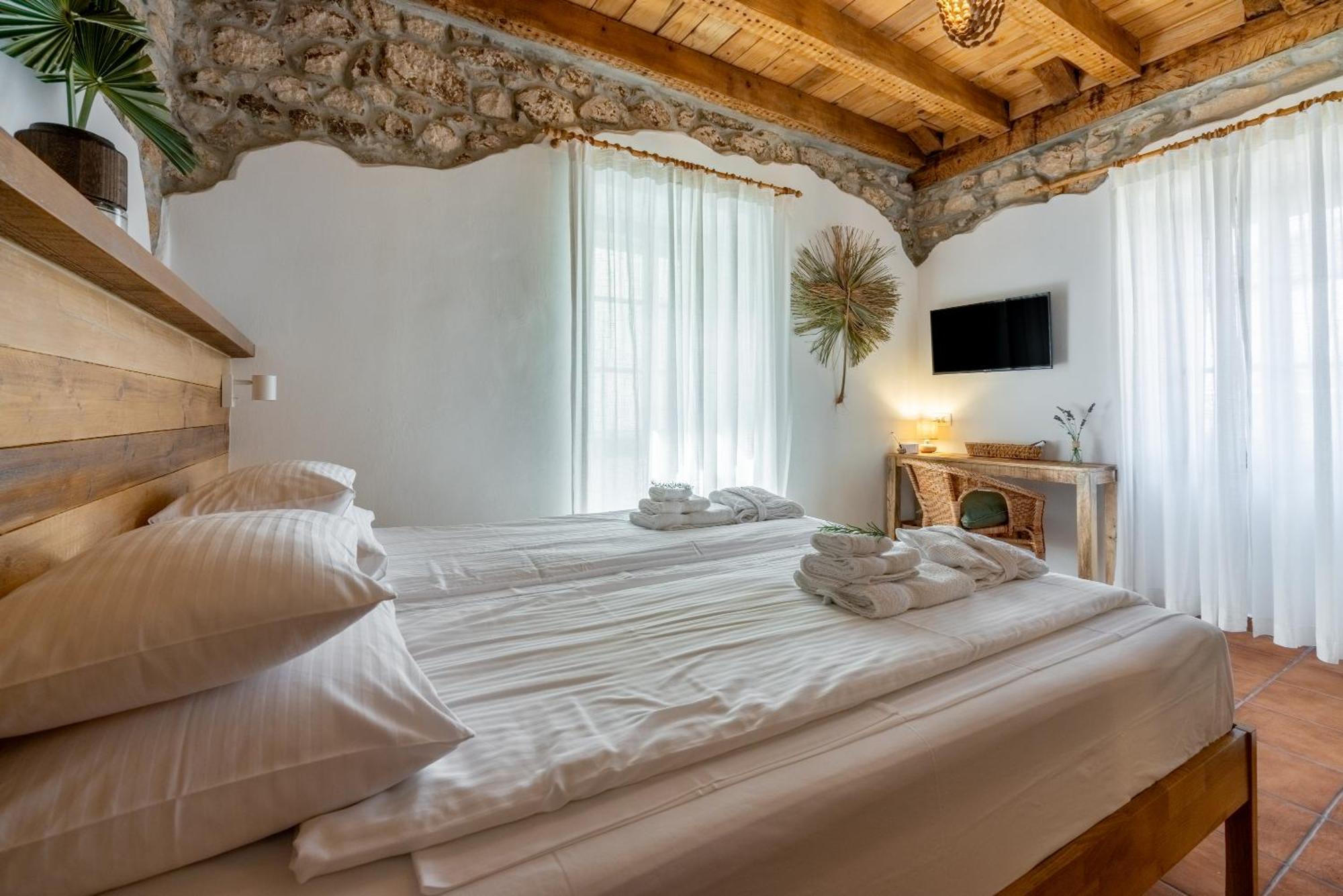 Cocoon - Vacation With Heated Pool & Garden Vila *