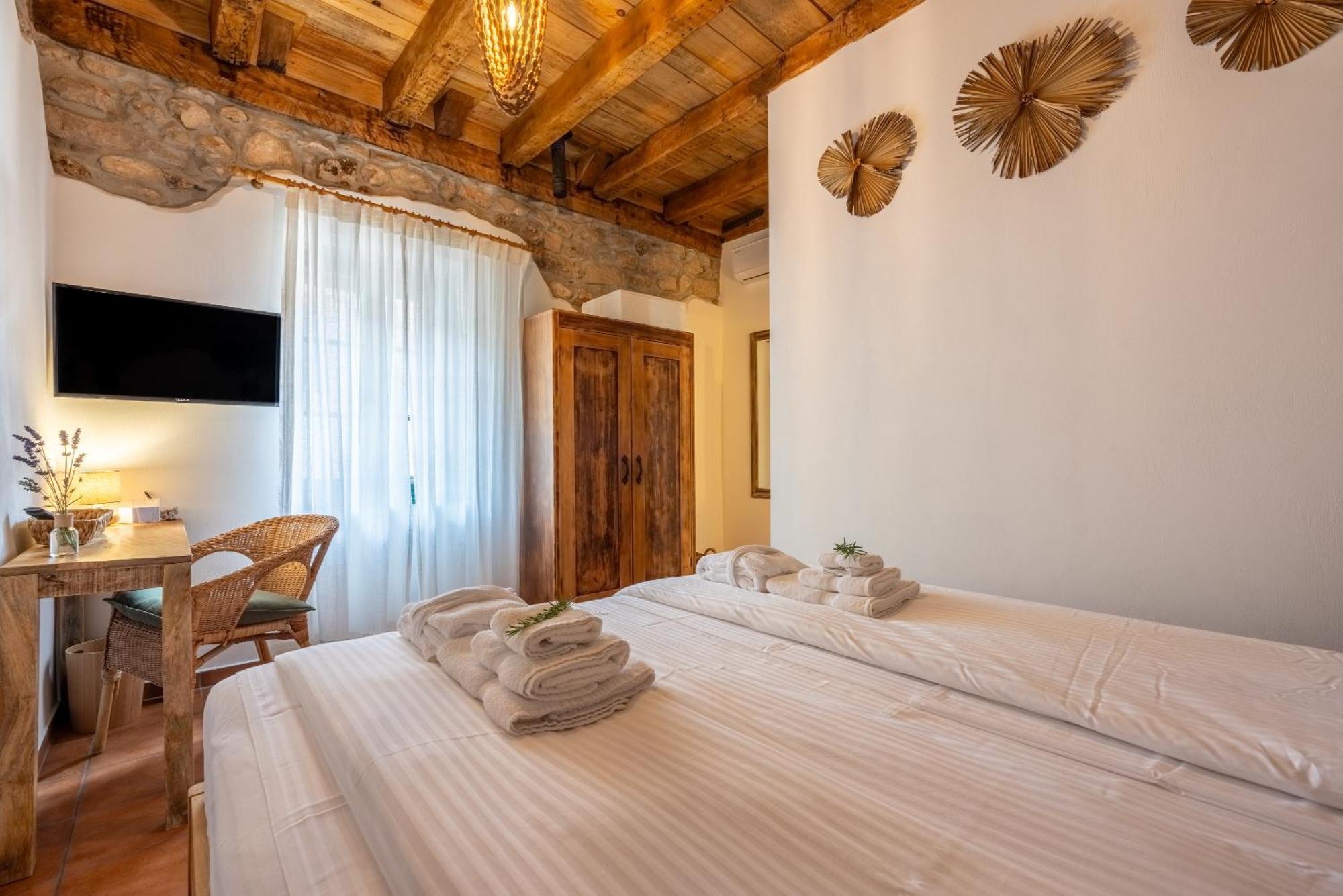 Cocoon - Vacation With Heated Pool & Garden Vila